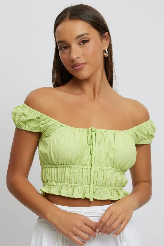 women's tops for those who want to stay on top of the latest fashion trends and wear pieces that are both stylish and on-trendGreen Ruched Top Short Sleeve Linen Blend